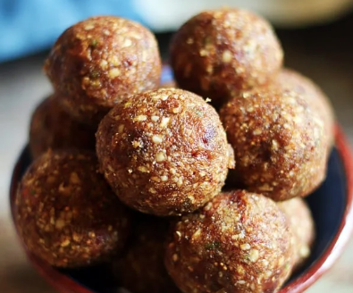 Suji Dry Fruit Laddu (Semolina Dry Fruit Laddoos)
