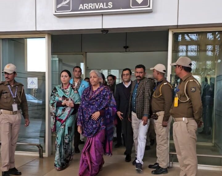 Union Finance Minister Nirmala Sitharaman reached the GST Council meeting, CMs and Deputy CMs of states are participating in the meeting