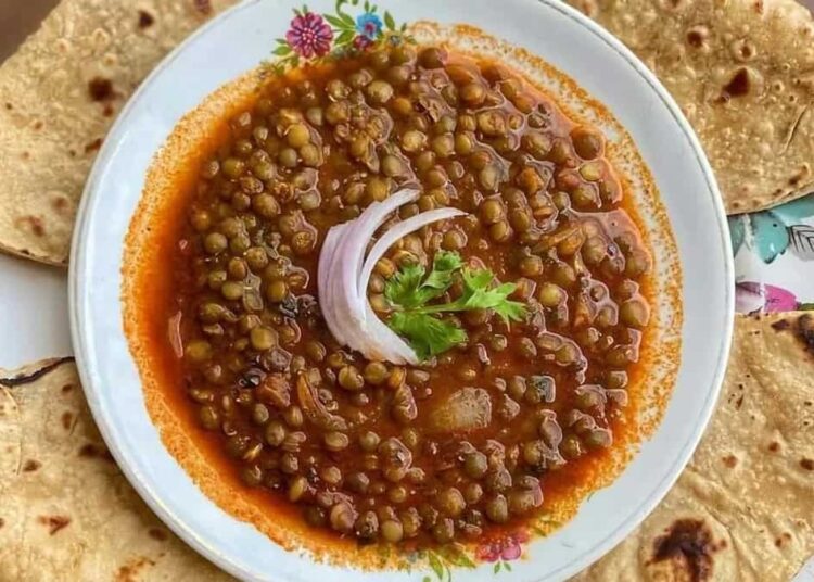 AkkaMasoor Dal (Red Lentil Curry)