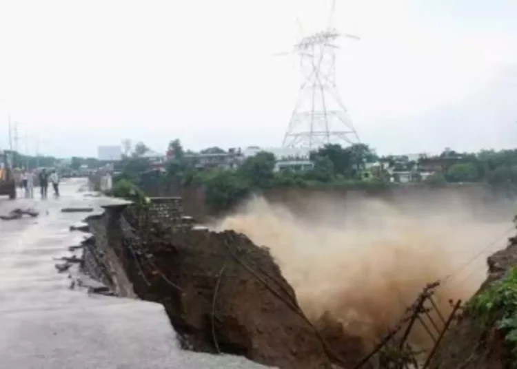 Dehradun Experiences Cloudburst, Tamsa River Overflows and Temple Flooded
