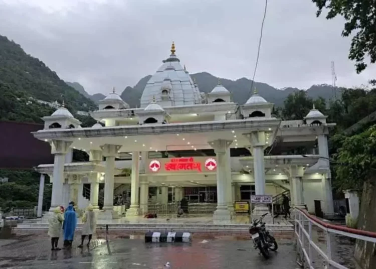 Pilgrimage to Vaishno Devi Shrine Restarts After 22-Day Halt