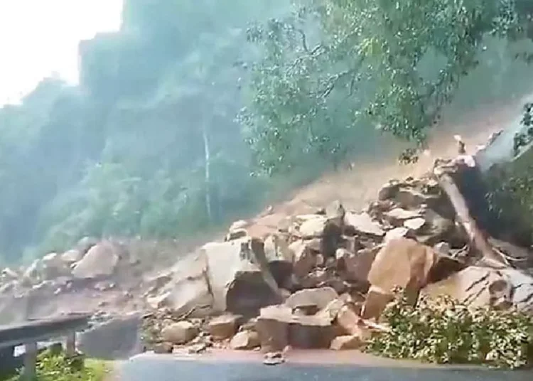 Landslide Disrupts Traffic Between Ganjam and Kandhamal Districts