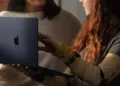 Apple's First OLED MacBook Pro with Touchscreen May Debut in 2026