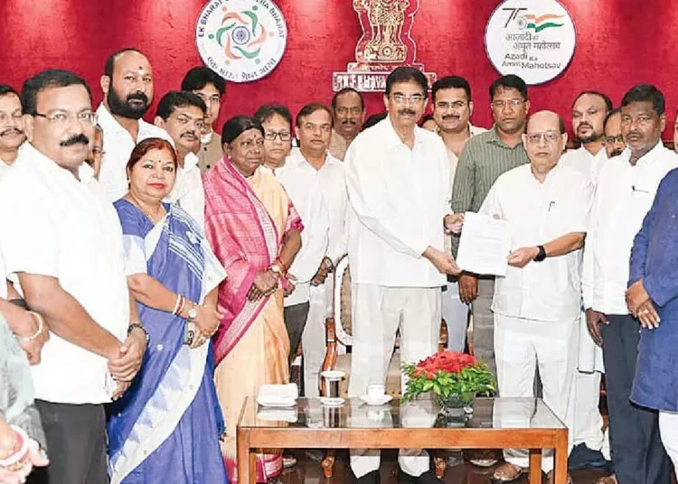 Naveen Patnaik Promises BJD's Support for Farmers Amid Fertilizer Crisis