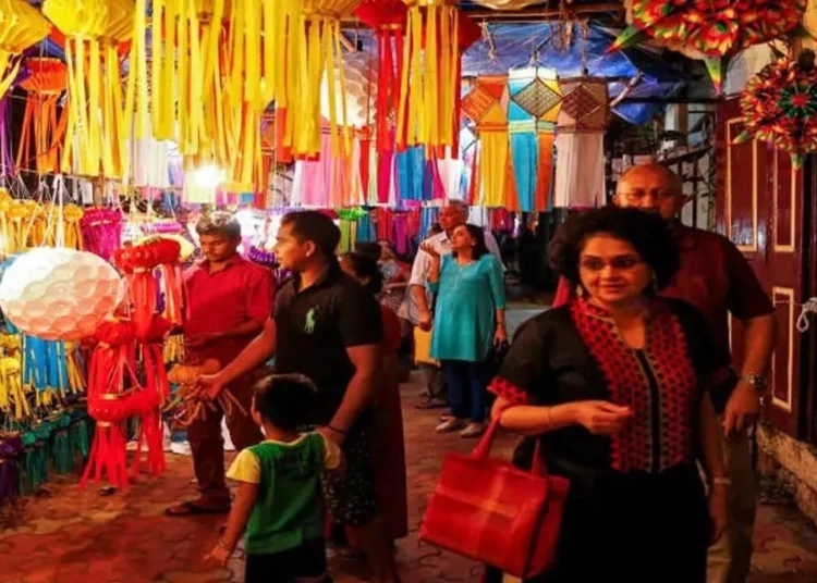 Experts Predict Record E-Commerce Growth This Festive Season