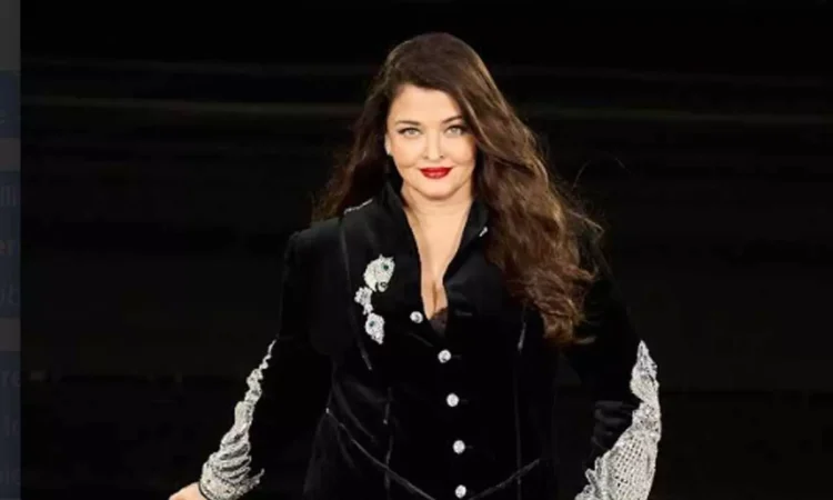 Aishwarya Rai Bachchan Dazzles at Paris Fashion Week