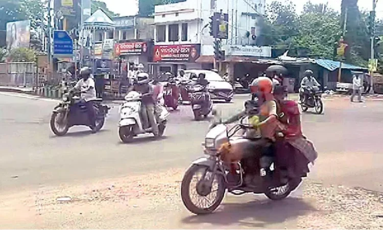 Cuttack's Curfew Ends as Normal Life Resumes