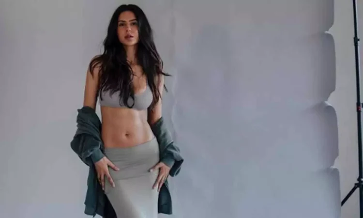 Sonam Bajwa shares surprising support from parents regarding on-screen kisses Sonam Bajwa shares surprising support from parents regarding on-screen kisses