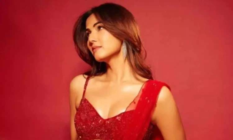 Sonal Chauhan Captivates in Dazzling Red Saree Sonal Chauhan Captivates in Dazzling Red Saree