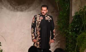 Salman Khan Dazzles as Showstopper at Vikram Phadnis' Anniversary Show