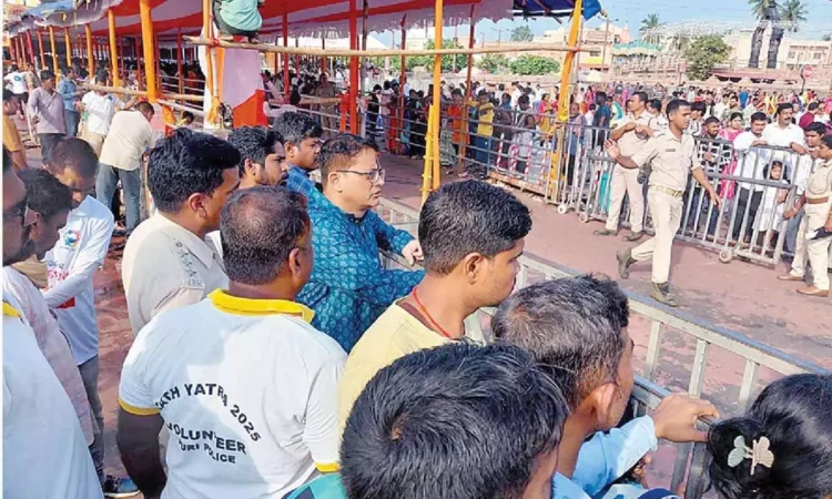 Devotees Flock to Puri Temple for Panchuka Brata Celebrations Devotees Flock to Puri Temple for Panchuka Brata Celebrations