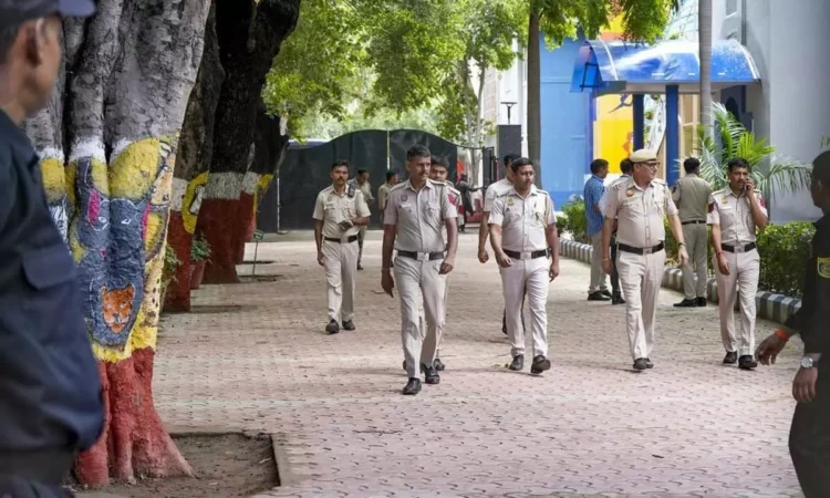 Bomb Threat Emails at CRPF Schools in Delhi Are Confirmed Hoaxes Bomb Threat Emails at CRPF Schools in Delhi Are Confirmed Hoaxes