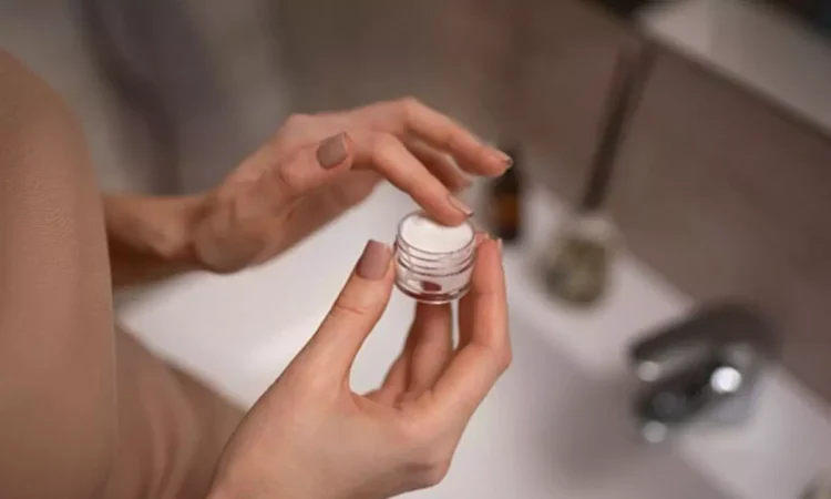 Understanding Ceramide Moisturiser: A Skincare Must-Have