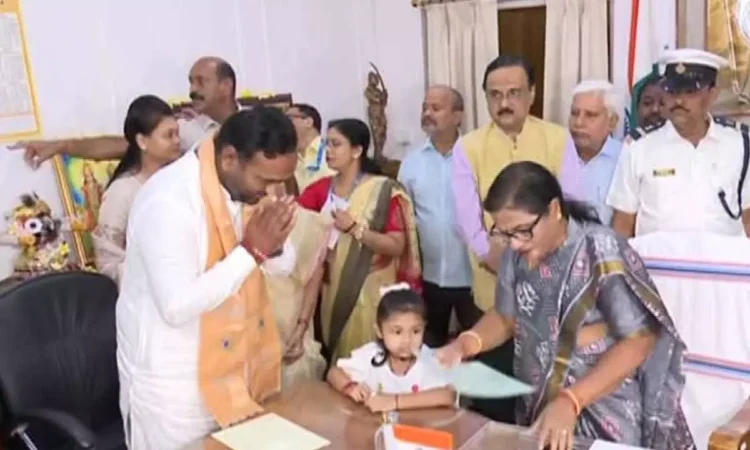 Jay Dholakia sworn in as MLA for Nuapada