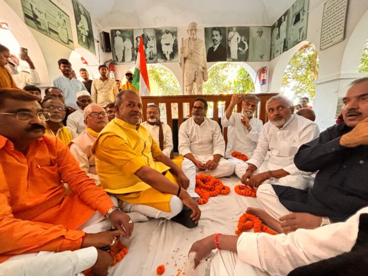 Prashant Kishor Commences Day-Long Silent Fast at Bhitiharwa Gandhi Ashram
