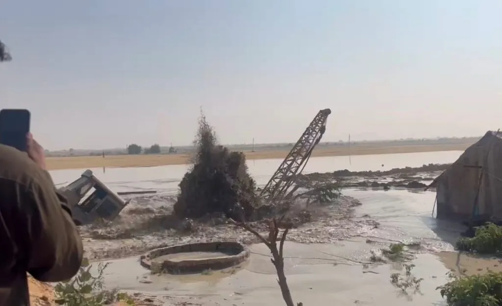 Jaisalmer: While digging a borewell, suddenly a stream of water started rising several feet above the ground and falling